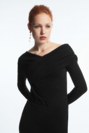 Dámské Topy COS Gathered Off-The-Shoulder Asymmetric Černé | ARJZ-98604