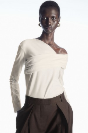 Dámské Topy COS Gathered Off-The-Shoulder Asymmetric Bílé | QZAU-73924
