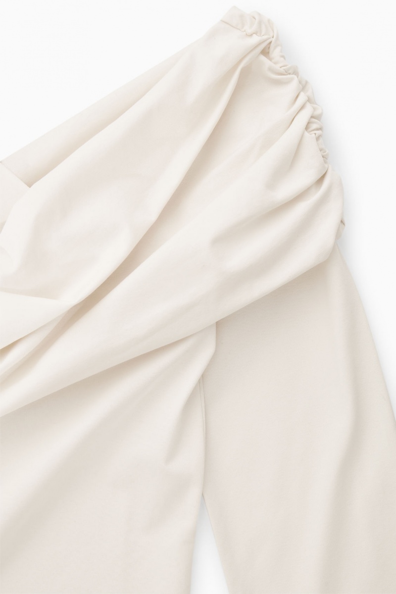 Dámské Topy COS Gathered Off-The-Shoulder Asymmetric Bílé | QZAU-73924