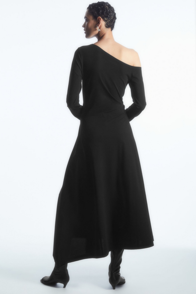 Dámské Šaty COS Off-The-Shoulder Asymmetric Midi Černé | QPVT-52407